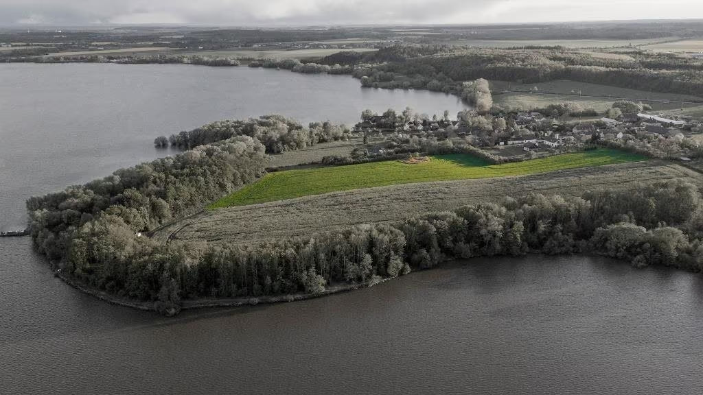 30.928 m2 großes offizielles Baugrundstück auf einer Halbinsel in Ostböhmen