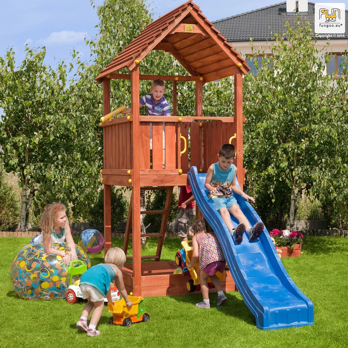 Houten speeltoren met glijbaan Joy