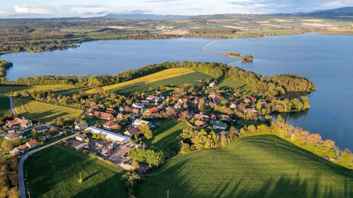30.928 m2 großes offizielles Baugrundstück auf einer Halbinsel in Ostböhmen