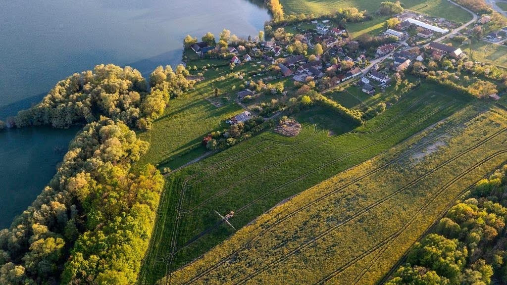 30.928 m2 großes offizielles Baugrundstück auf einer Halbinsel in Ostböhmen