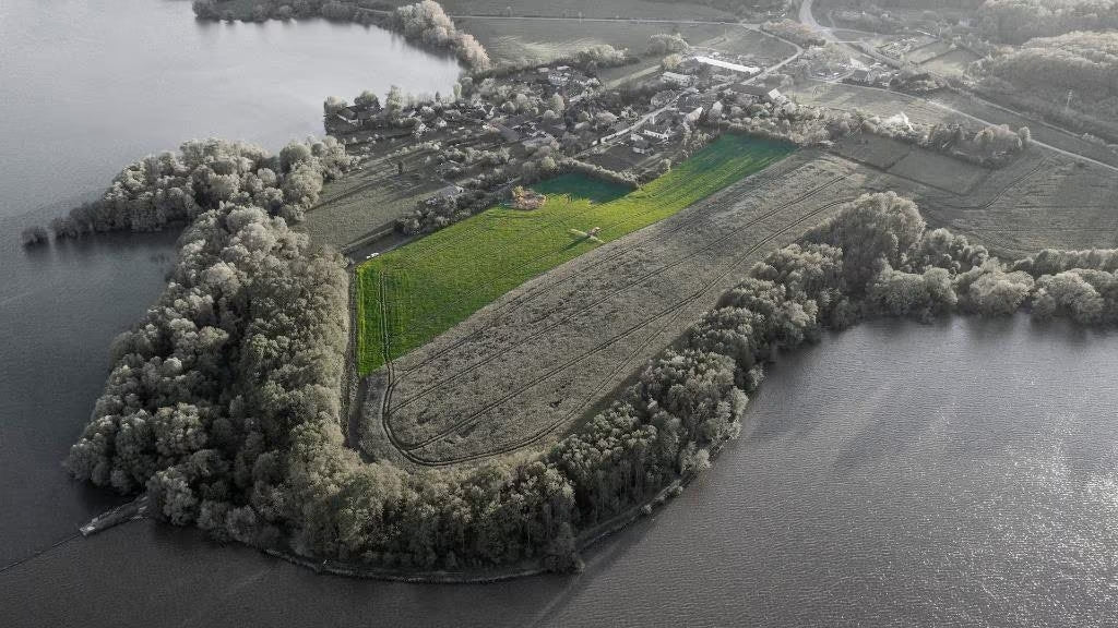 30.928 m2 großes offizielles Baugrundstück auf einer Halbinsel in Ostböhmen